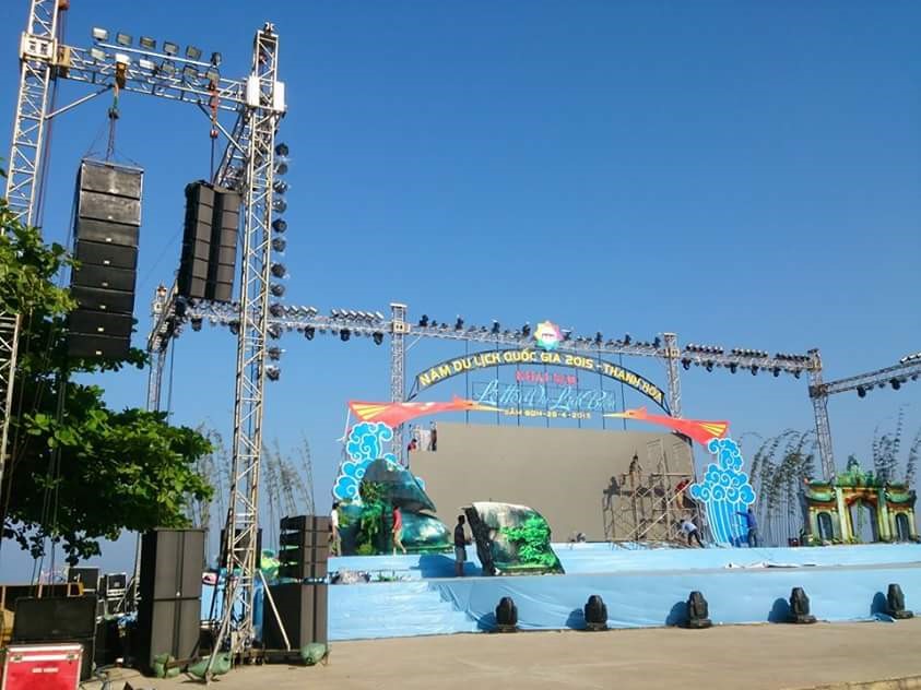 san khau ngoai troi